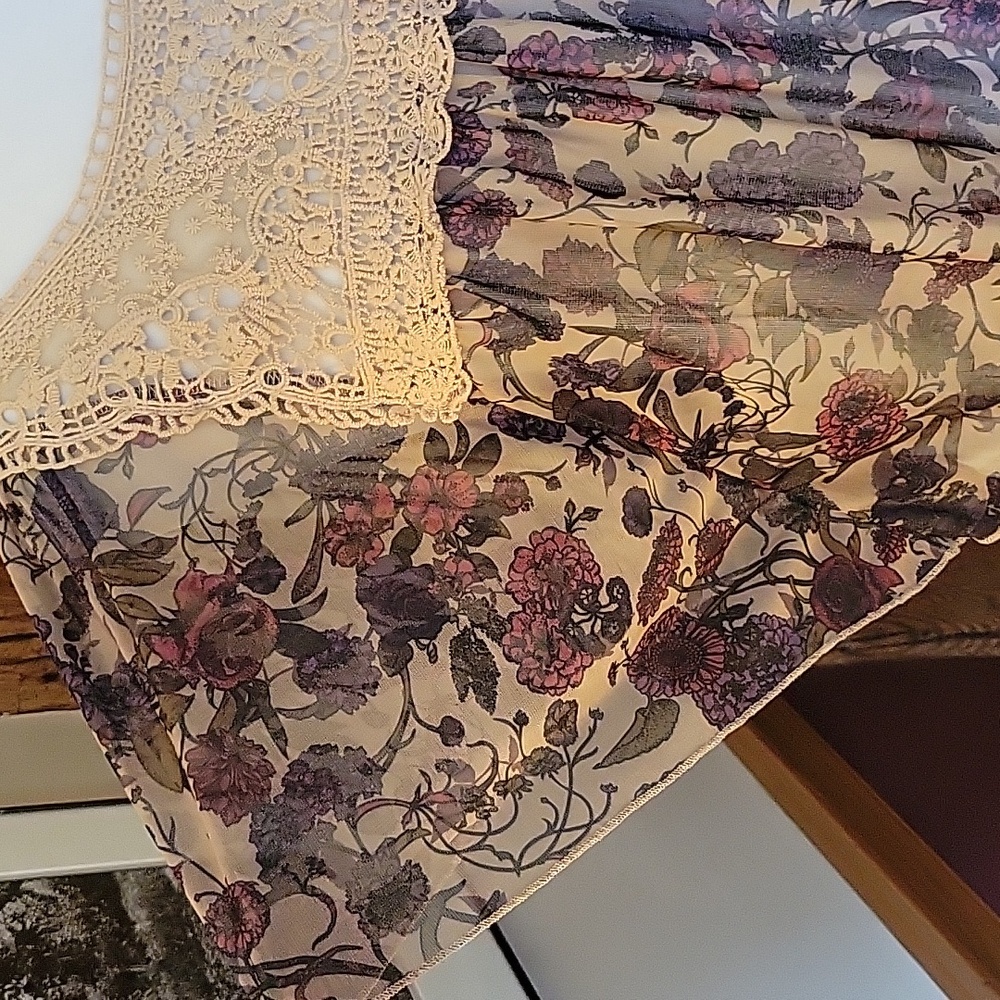 Floral Crochet Trim Batwing Top - Picture 3 of 8